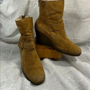 Vintage UGG wedge ankle boots